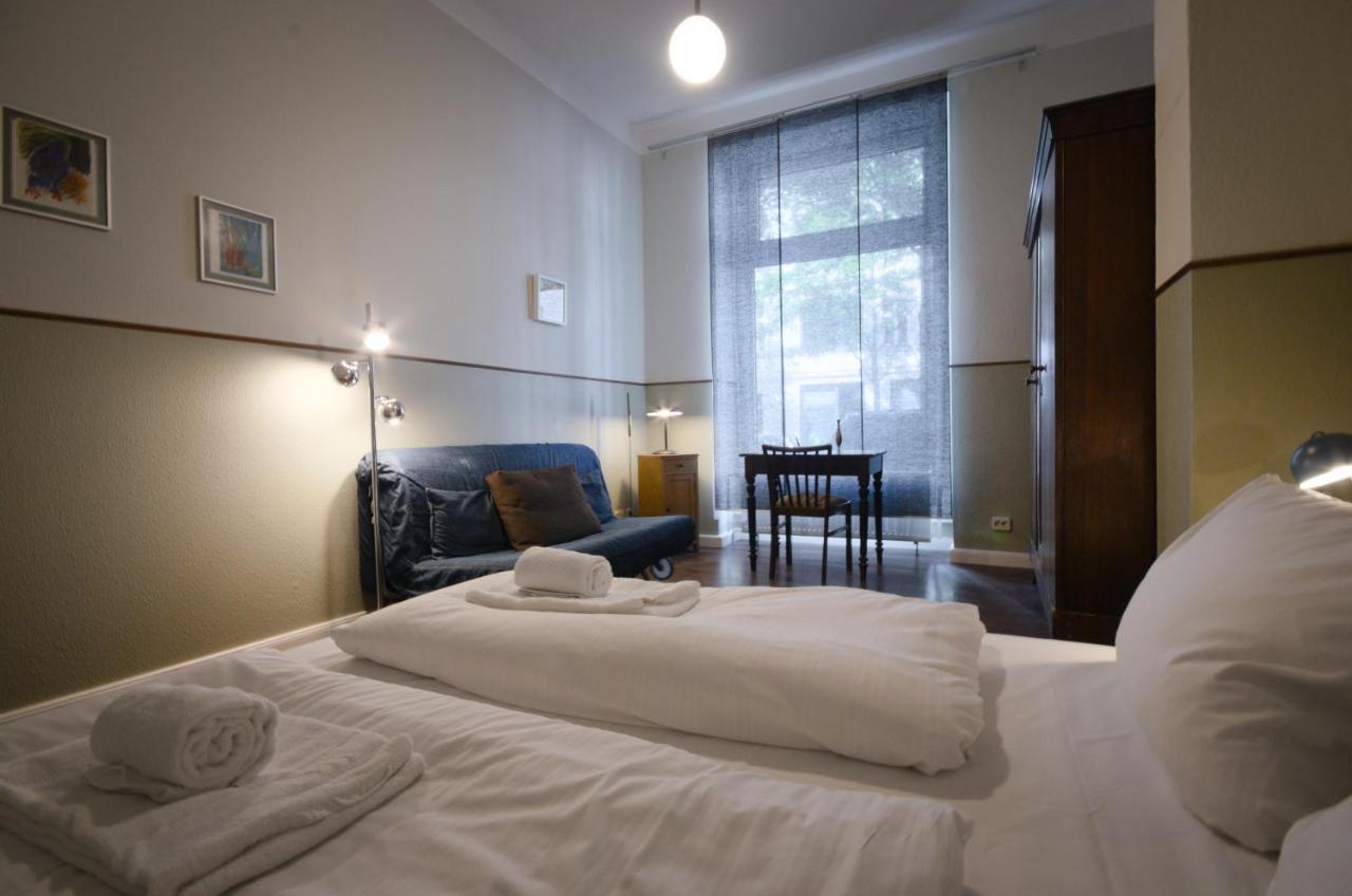Altbauwohnung Mit 3 Baedern Berlin Exterior photo