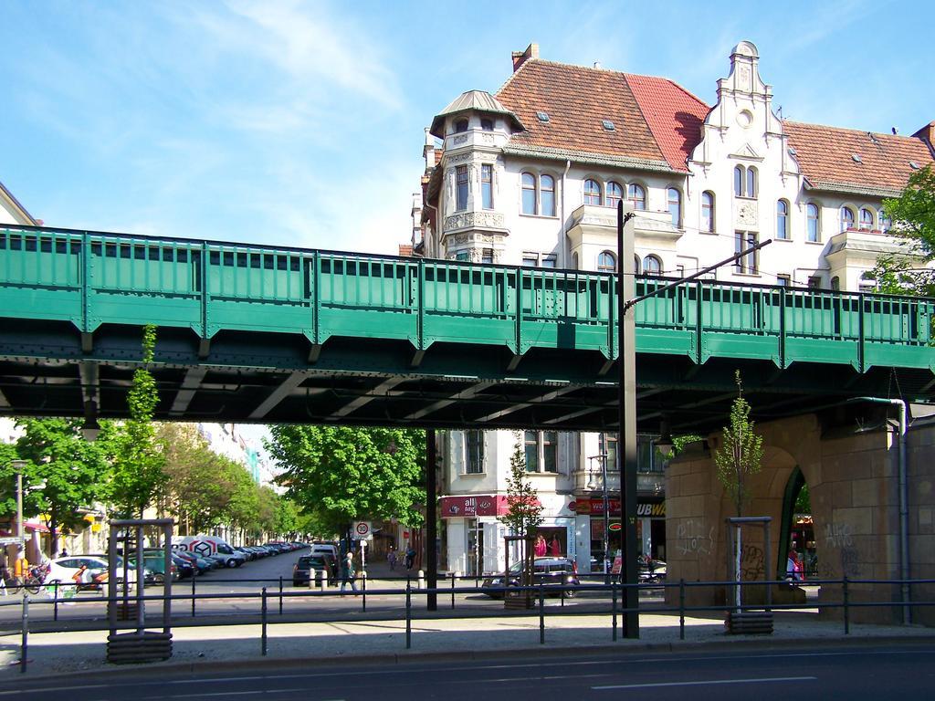Altbauwohnung Mit 3 Baedern Berlin Exterior photo